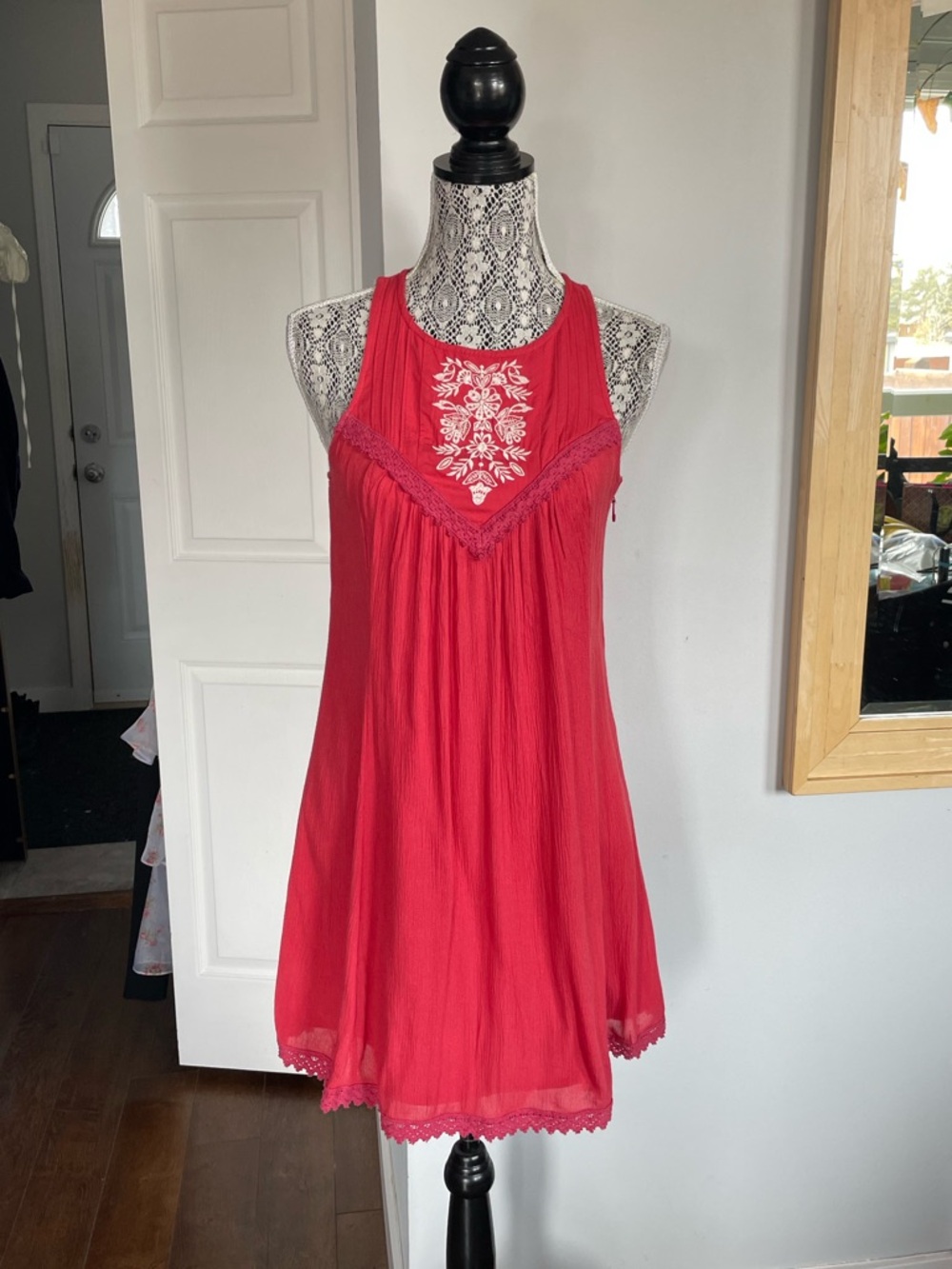NWT Hollister Embroidered Boho Flowy A-Line Babydoll Crinkle Dress. Small - Picture 1 of 7